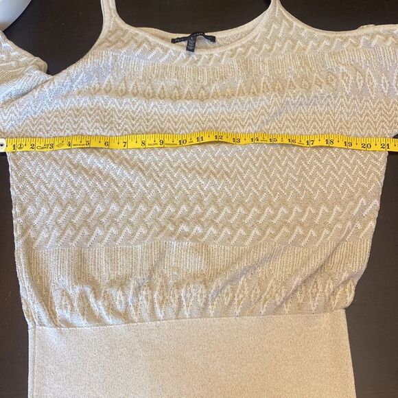White House Black Market Knit Cream Gold Sparkle Cold Shoulder Sweater Sz Large - Picture 12 of 13